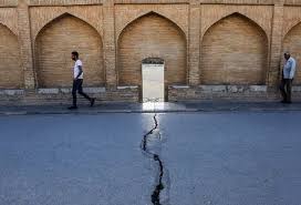 فرونشست زمین آثار تاریخی اصفهان را تهدید می کند
